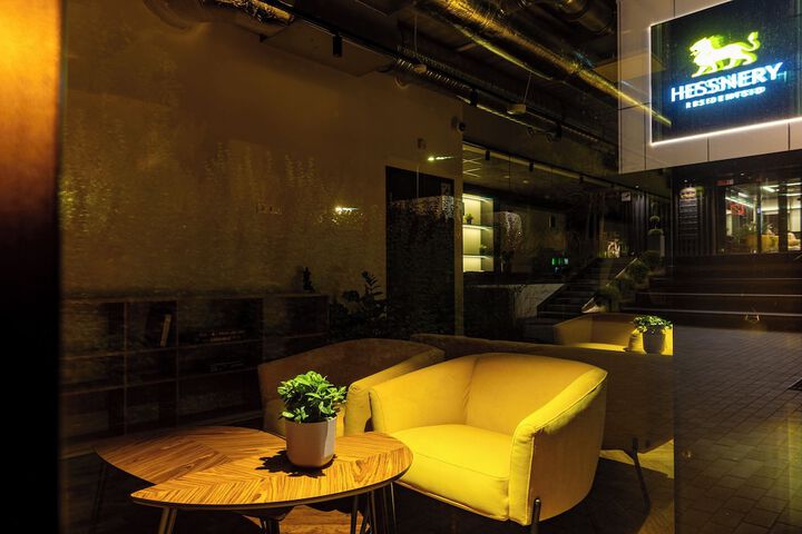 Lounge 29 of 39