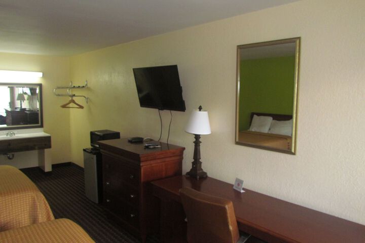 2 Double Beds (9 of 14)