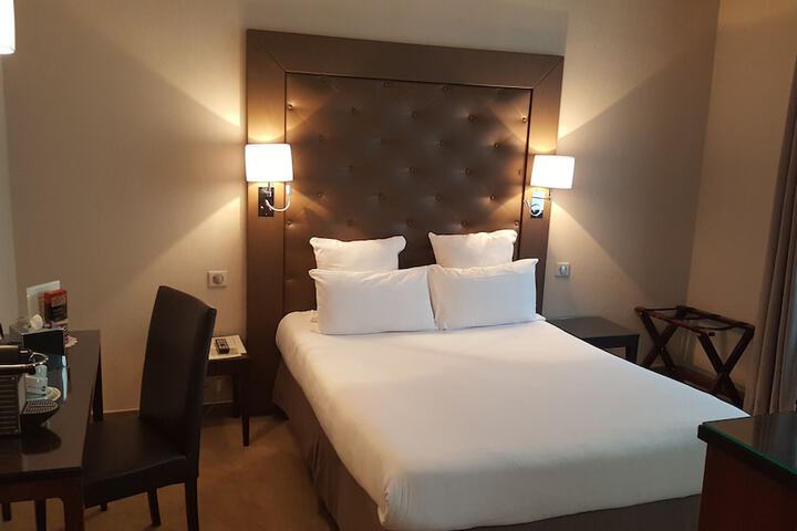Room 30 of 65