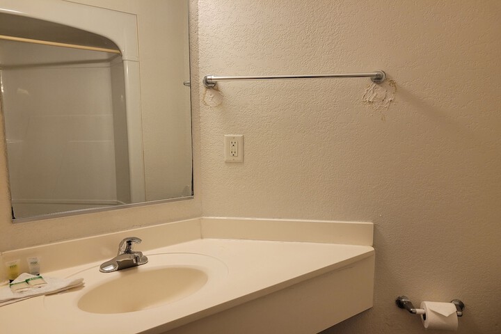 1 Double Bed Accessible (31 of 40)