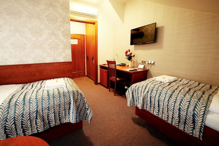 Room 12 of 42
