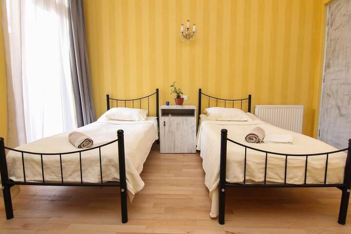 Room 8 of 96