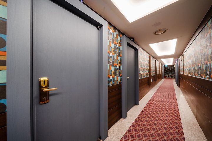 Ballroom/Hall 31 of 37