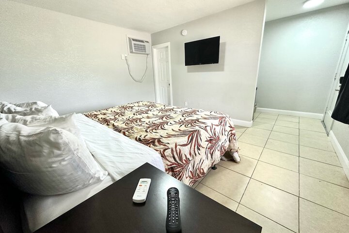 Room 2 of 4