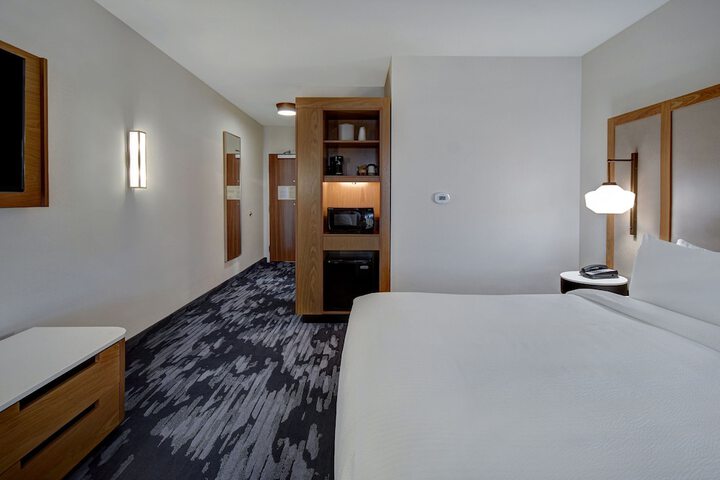 Room 17 of 37