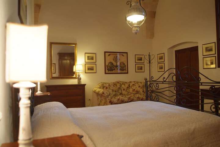 Room 2 of 29