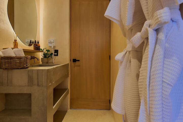 Room 13 of 23
