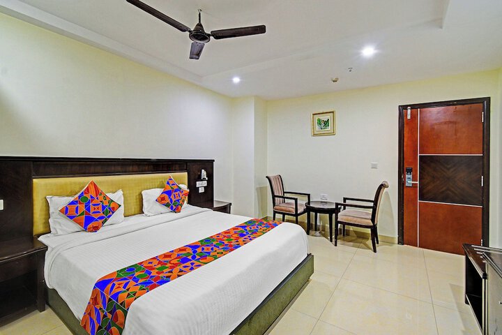Room 13 of 28
