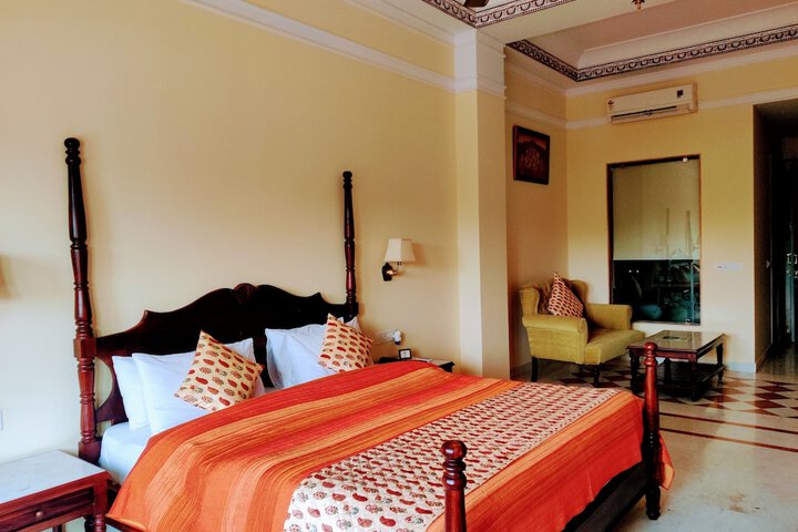 Room 4 of 89