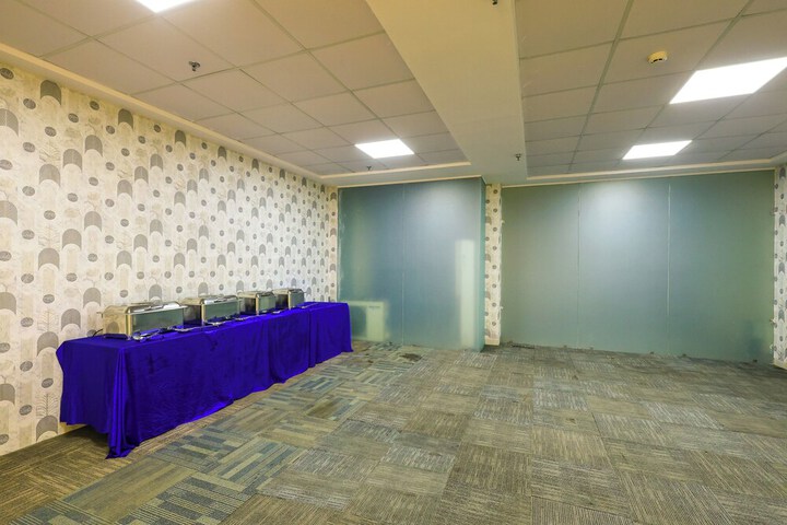 Ballroom/Hall 40 of 56
