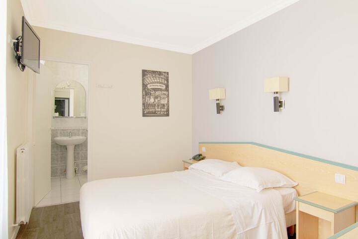 Room 10 of 22