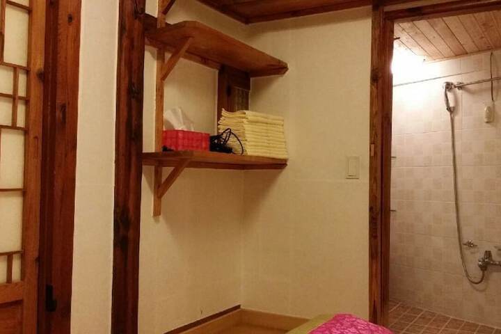 Room 28 of 35