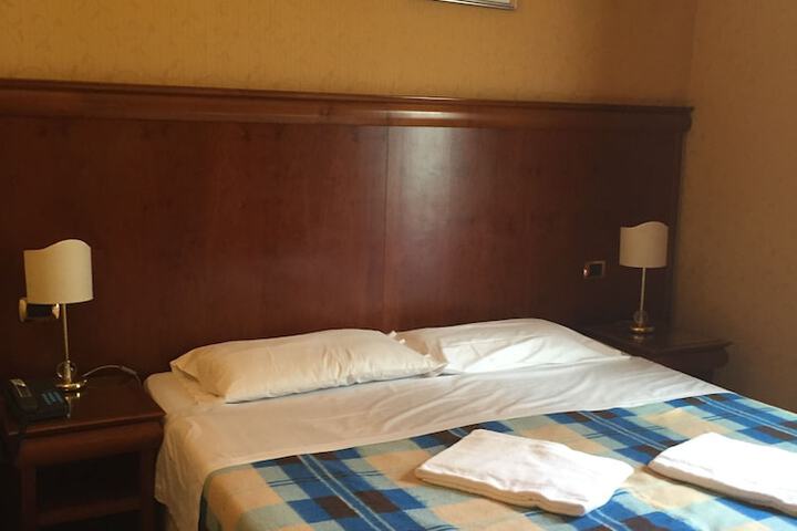Room 13 of 48