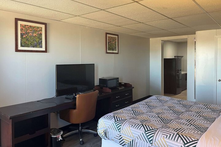 Room 8 of 13