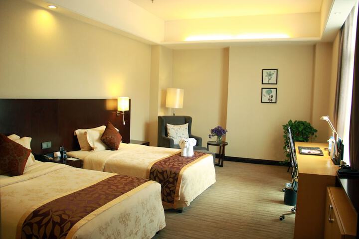 Room 14 of 33