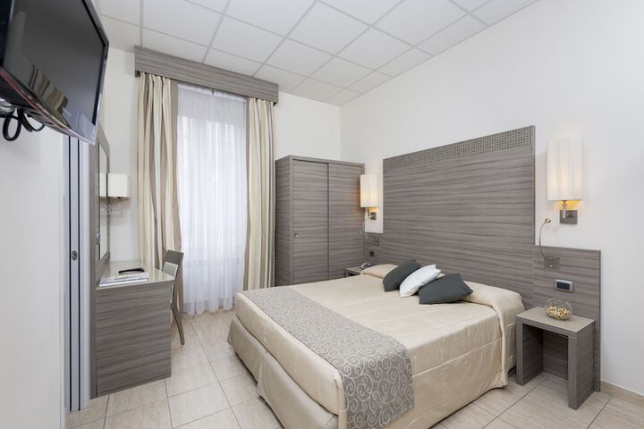 Room 25 of 43