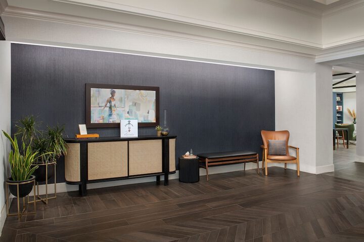 Lobby lounge