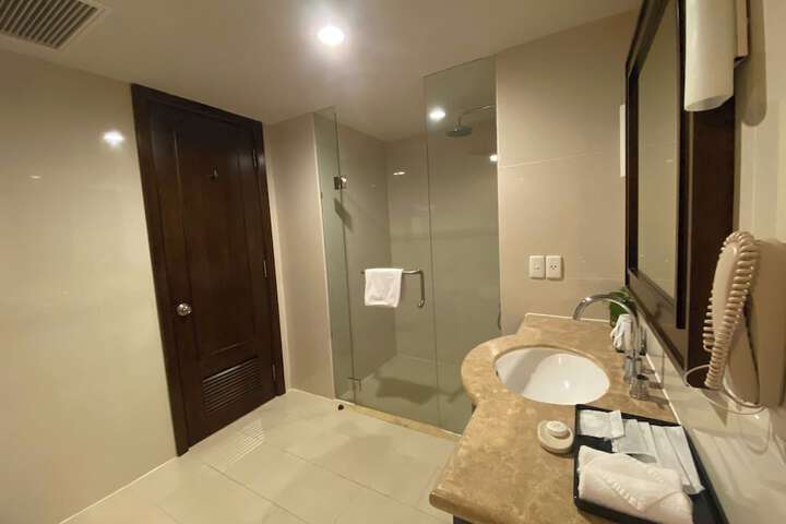 Room 18 of 93