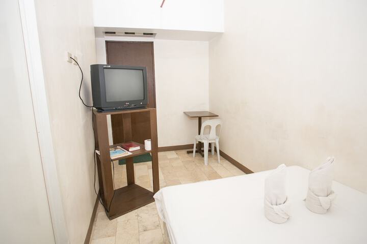 Room 14 of 33