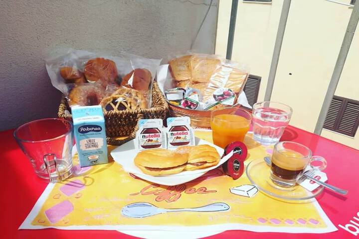 Breakfast/Coffee Service 25 of 33