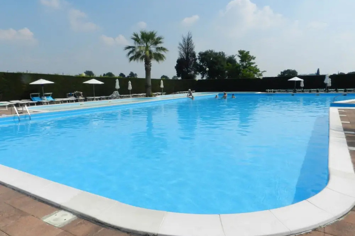 Pool 13 of 21