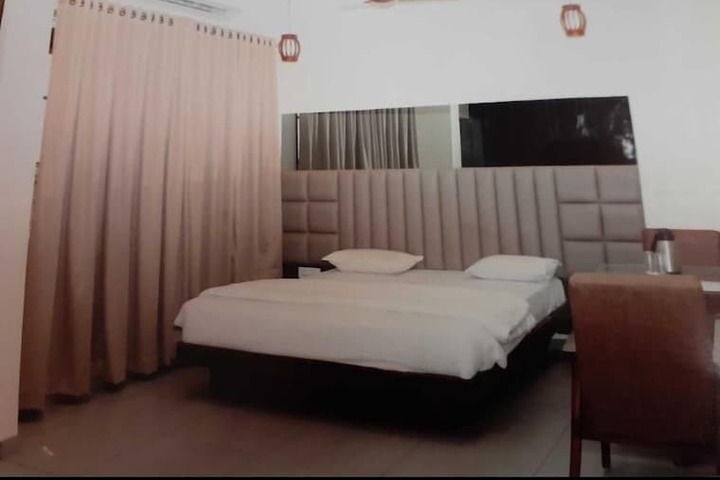 Room 7 of 36
