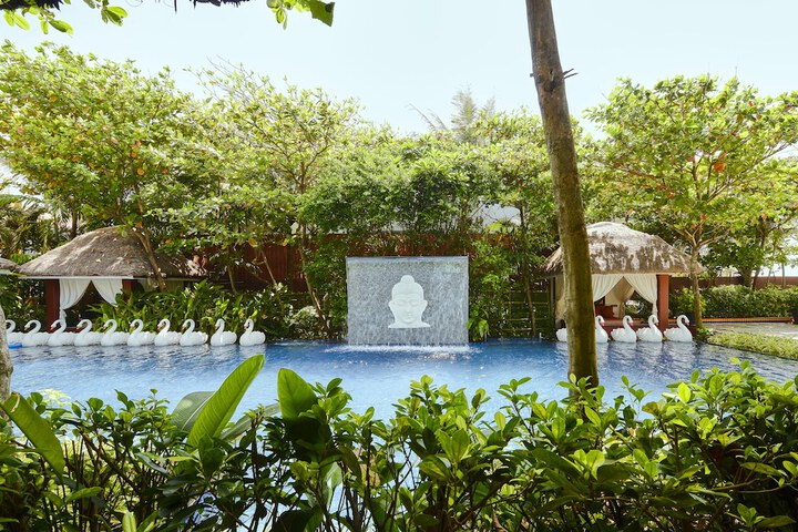 Hotel with Pool