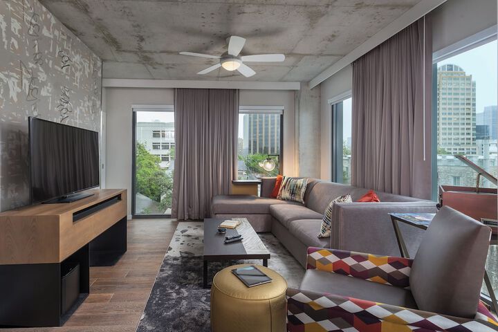 Room 32 of 85