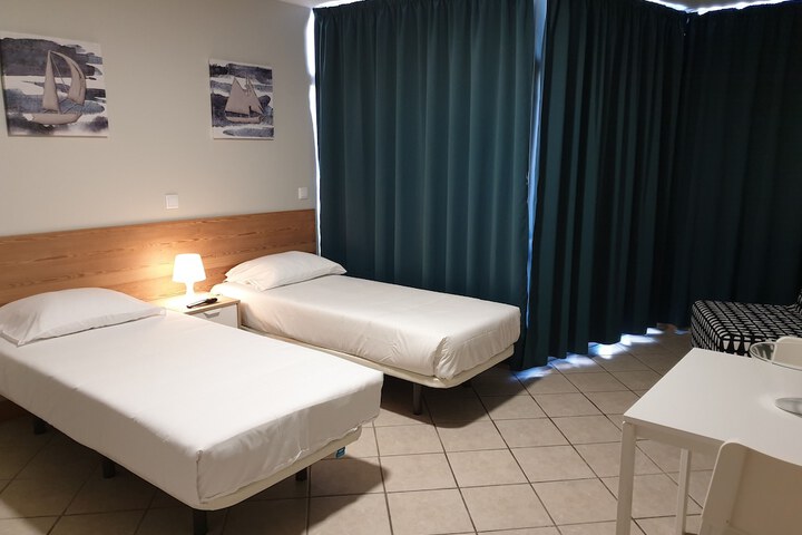 Room 3 of 20