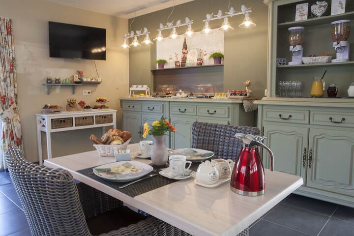 Breakfast area