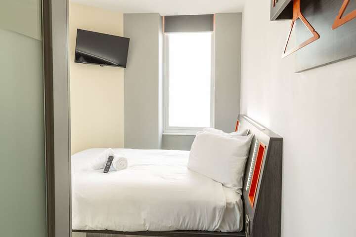 Room 20 of 38