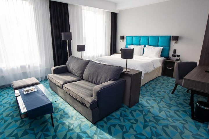 Room 10 of 42