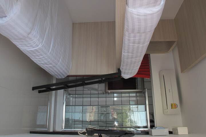 Room 9 of 35