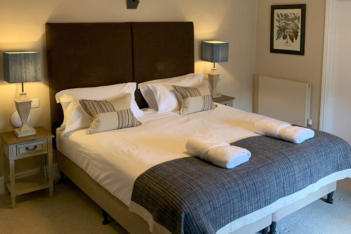 Room 4 of 32