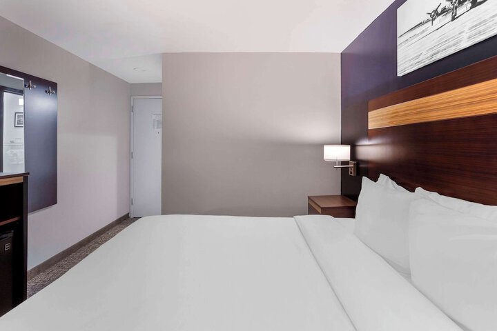 Standard | King Bed (9 of 11)