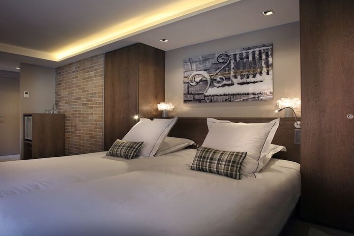 Room 22 of 48