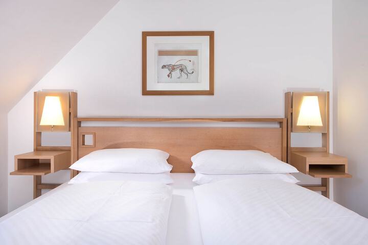 Room 5 of 27