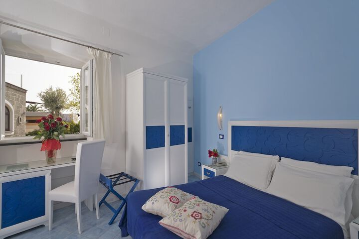 Room 5 of 20