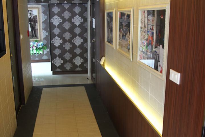 Ballroom/Hall 28 of 36