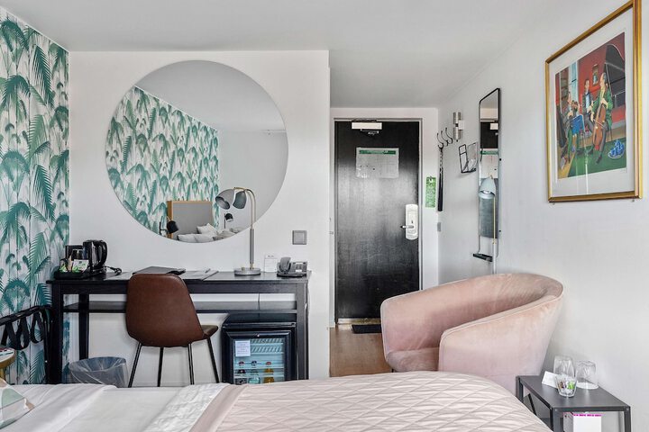 Room 22 of 68