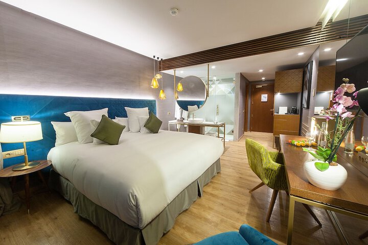 Room 10 of 48