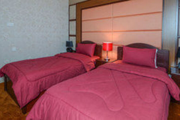 Room 10 of 38