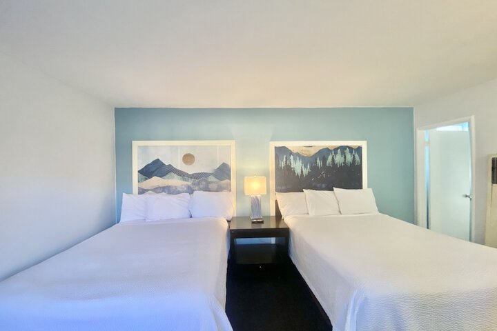 1 Queen Bed (5 of 19)