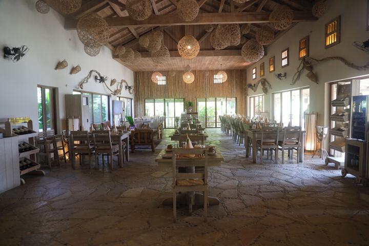 Dining 36 of 57