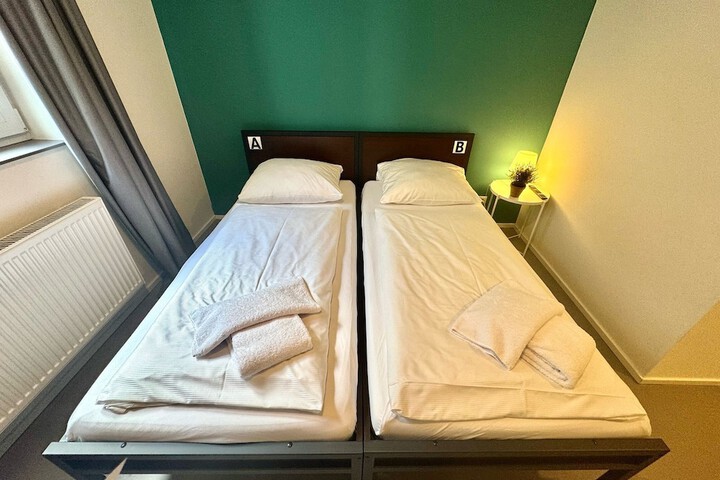 Room 4 of 72