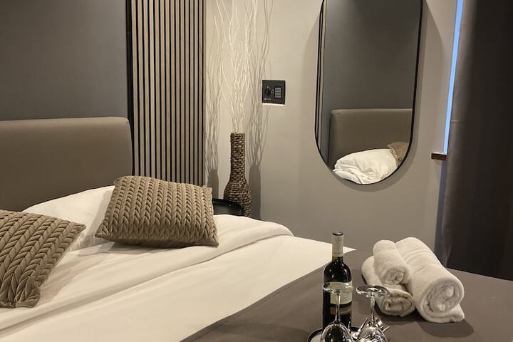 Room 32 of 48