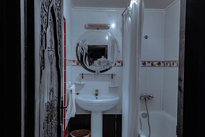 Room 25 of 98
