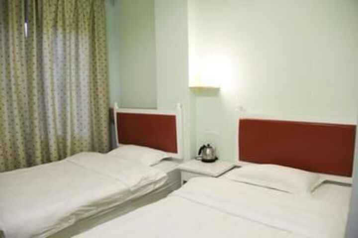 Room 9 of 31