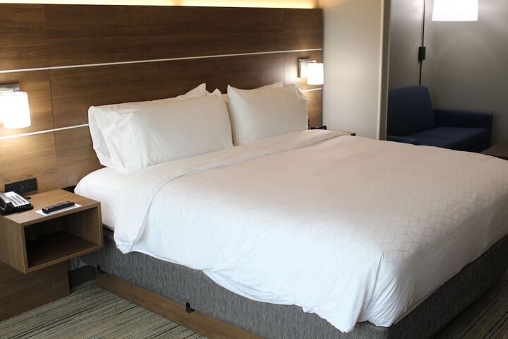 1 King Bed Standard Mobility Accessible Tub (2 of 15)