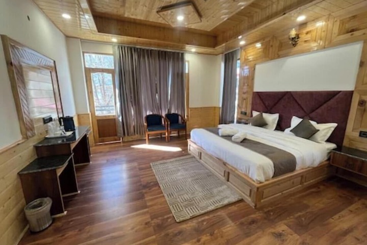 Room 9 of 18